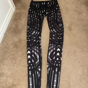 Lululemon Black and White Woman’s Leggings